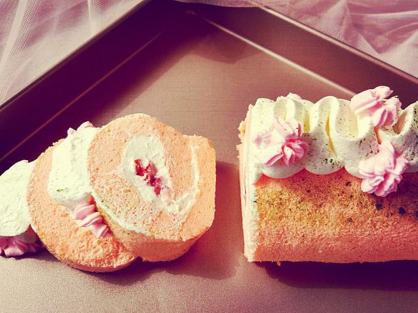樱花草莓蛋糕卷