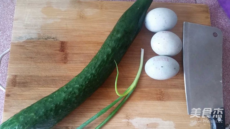 皮蛋黄瓜汤的做法