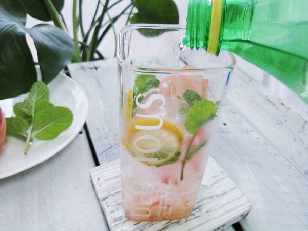 水蜜桃柠檬汽泡水