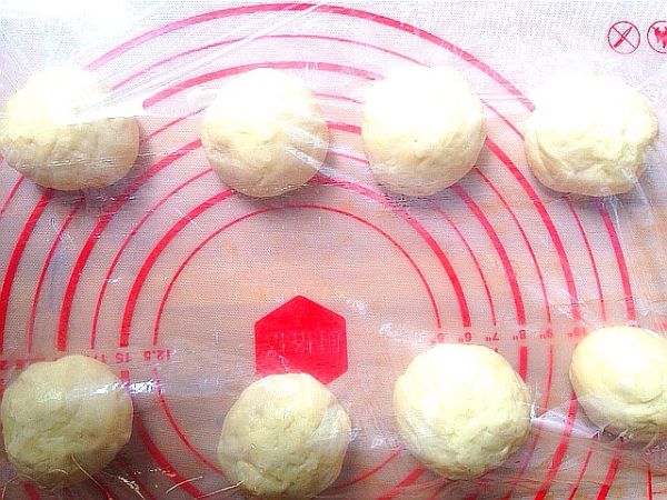 豆沙牛奶小面包