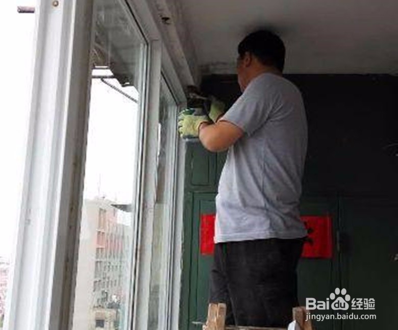 邻居打桩把自己的房子震了个缝怎么办