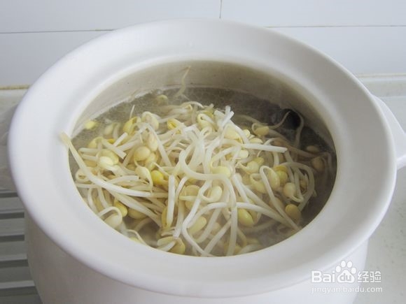 黄豆芽炖排骨的做法