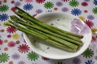 炒芦笋茭白的做法