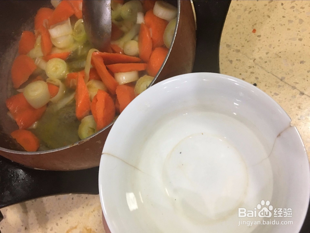 胡萝卜炒三文鱼骨