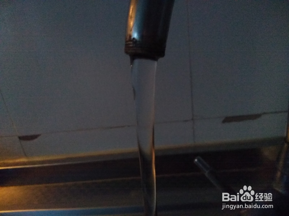 马蜂蜇人的治疗高招