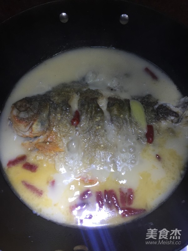 鲜香鲳鱼汤的做法