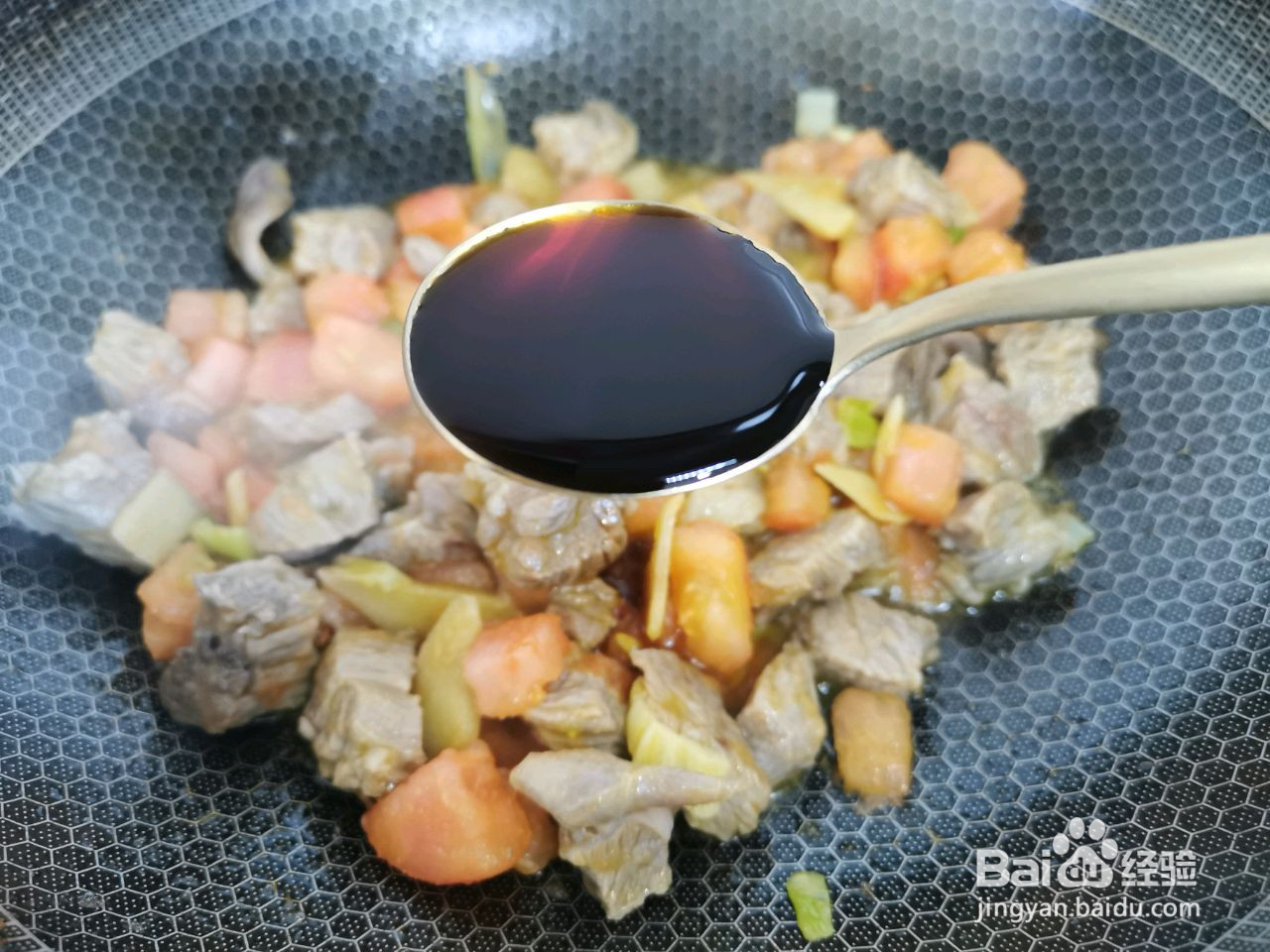 西红柿土豆烧牛腩的做法