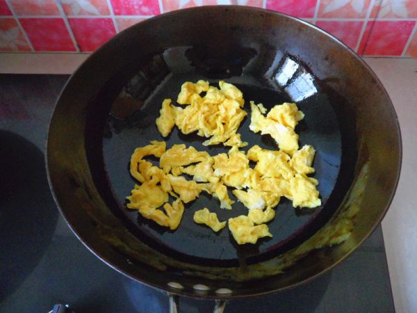 韭菜虾皮炒鸡蛋