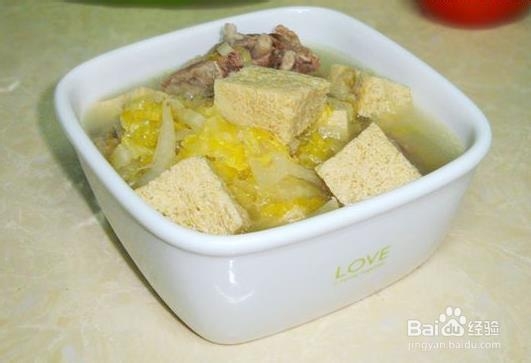 酸菜排骨冻豆腐汤——秋冬营养就要常喝碗汤