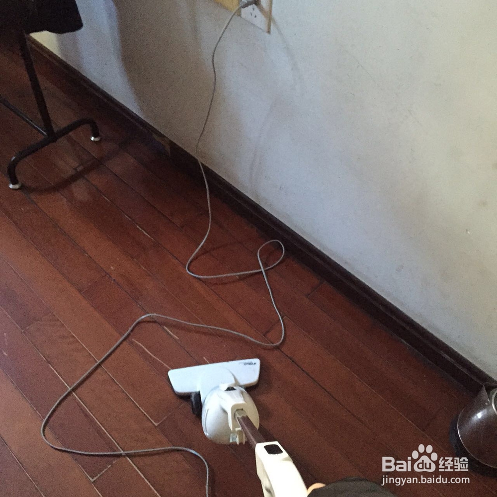 在家里如何使用吸尘器拖地
