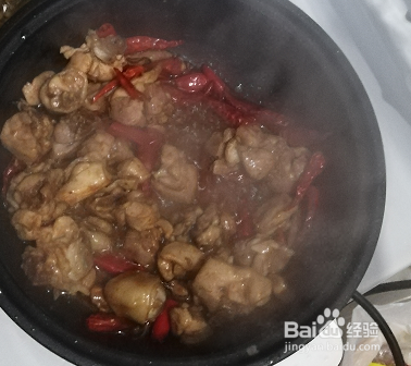 爆香鸡腿肉的做法