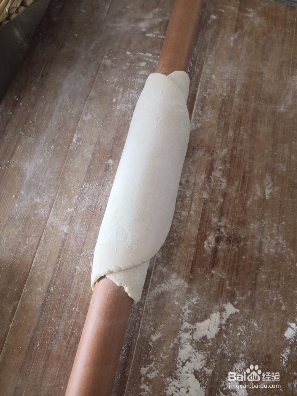在家擀鸡蛋面条