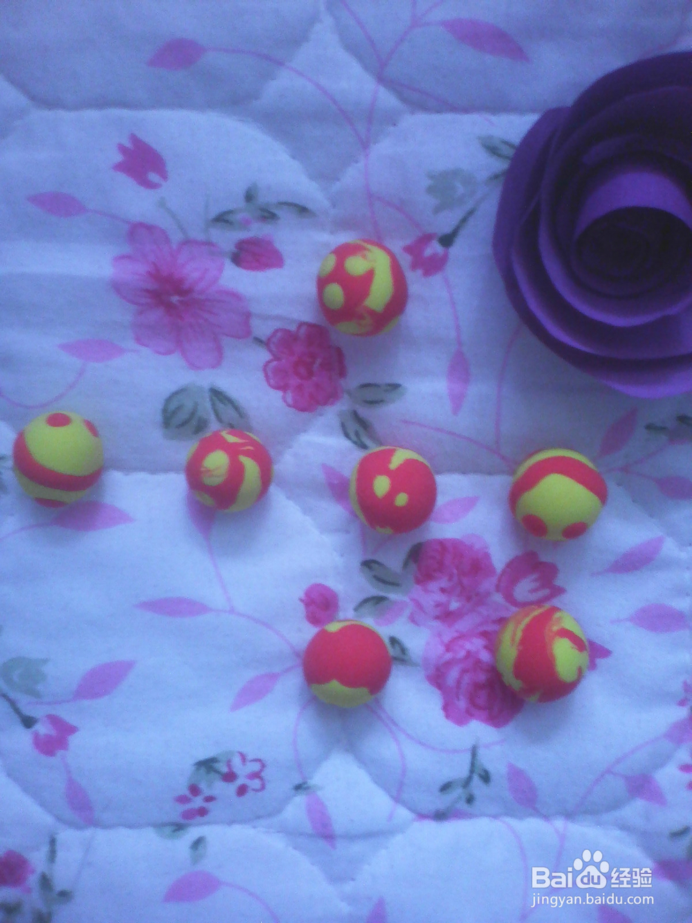 幼儿手工----纸黏土制作弹力球