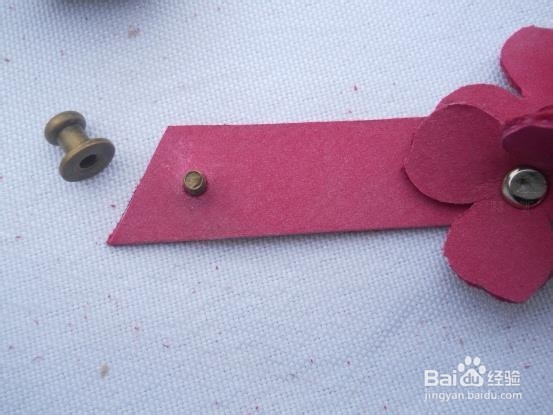 深粉色花朵手链制作方法图解