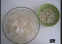 秋季必不可少的润燥养颜羹,秋梨银耳莲子羹