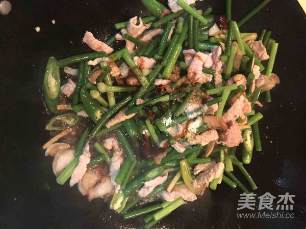 蒜薹炒肉的做法