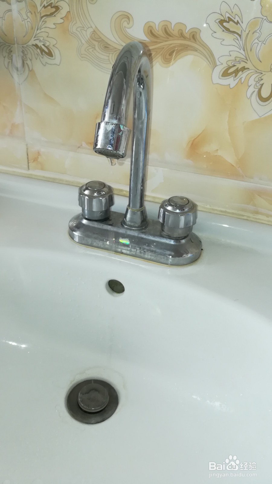 一根橡皮筋可解决水龙头滴水问题