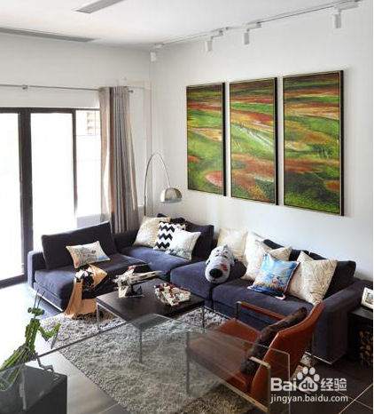 沙发后亦成风景 妙用装饰画巧饰家