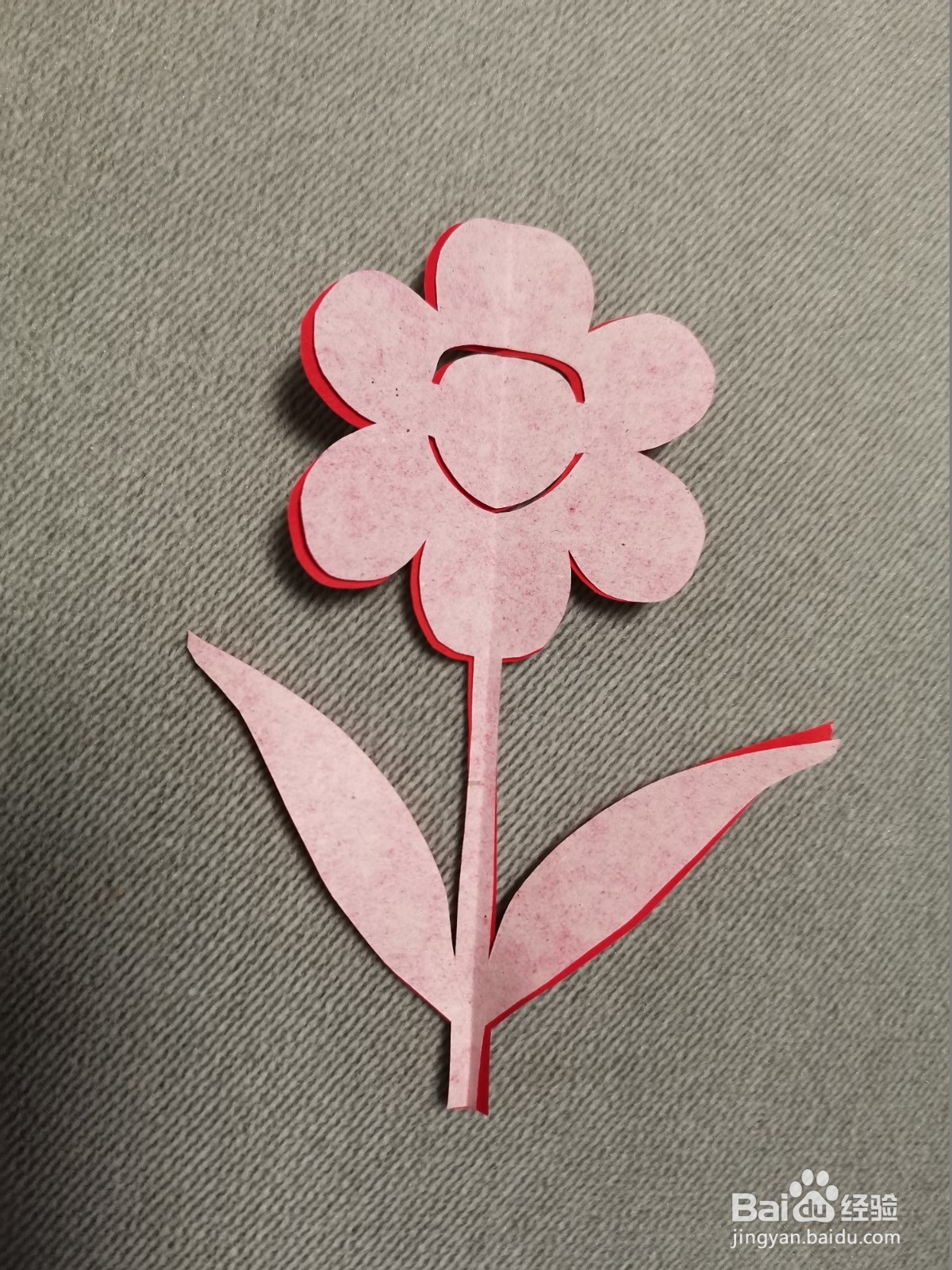儿童剪纸：对称连边花朵