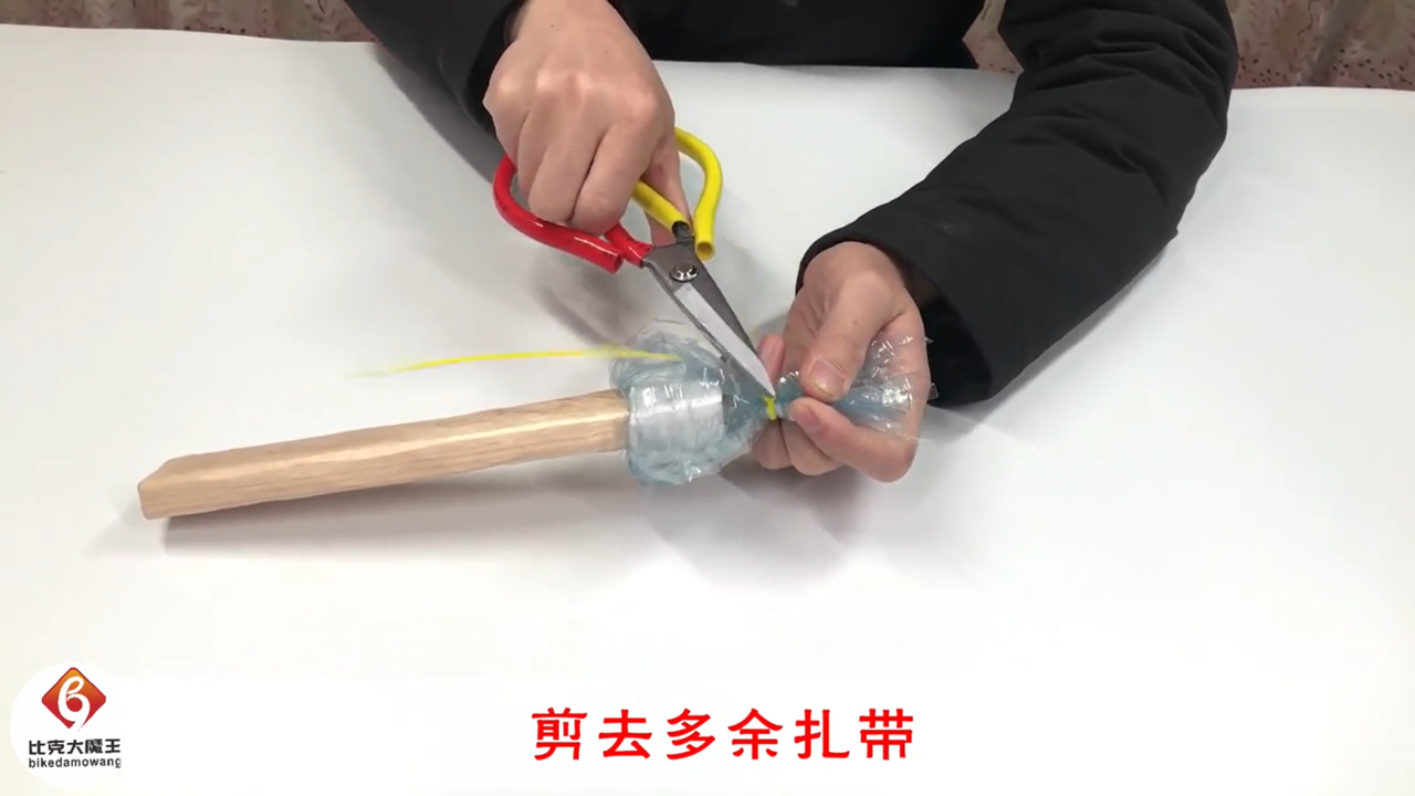 才知道把大号塑料瓶挂在厨房