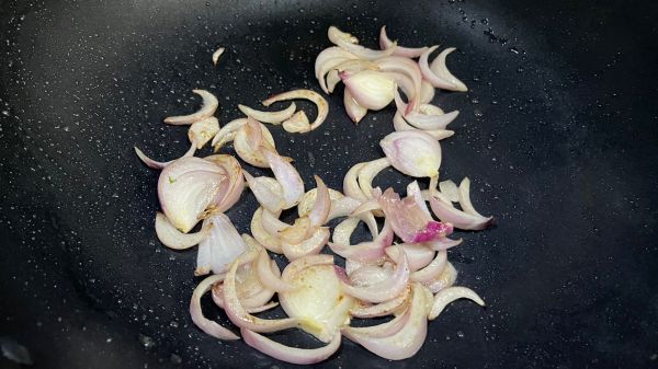 卤牛肉洋葱凉拌粉