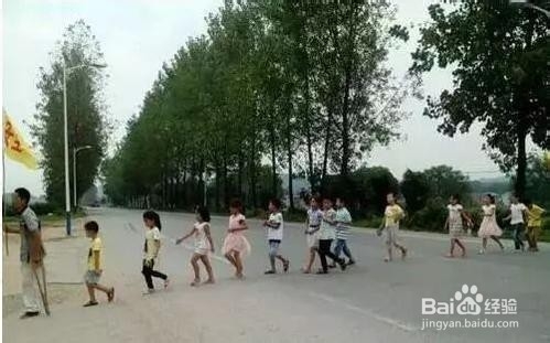 横过马路该怎么走