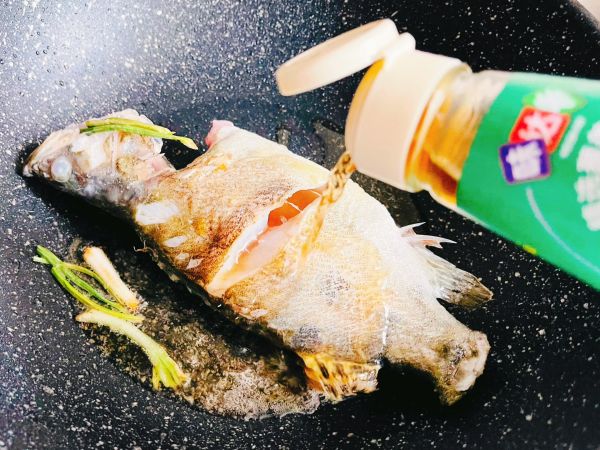 金龙鱼做沙司蒜片桂鱼