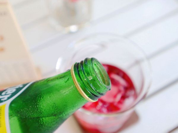 冰爽解腻蔓越莓气泡水