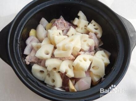 如何做出美味的莲藕炖排骨