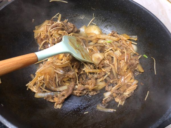 日式金针菇肥牛盖饭