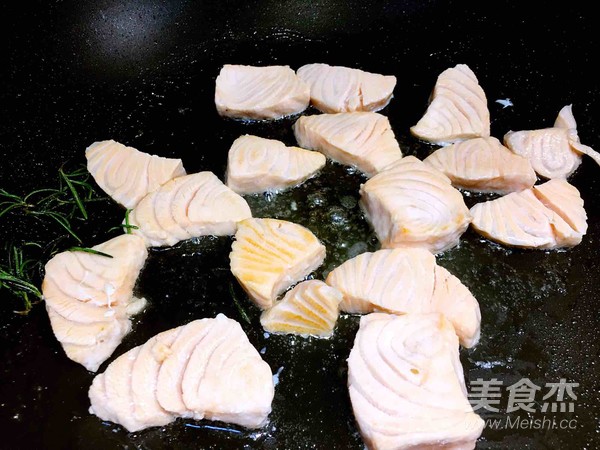 迷迭香香煎三文鱼