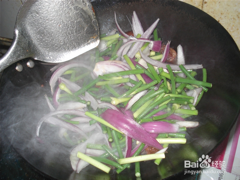 超级下饭菜——蒜苔洋葱炒腊肠