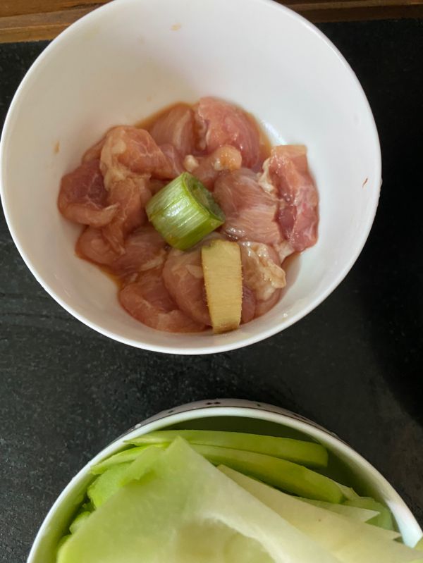 佛手瓜炒蟹味菇