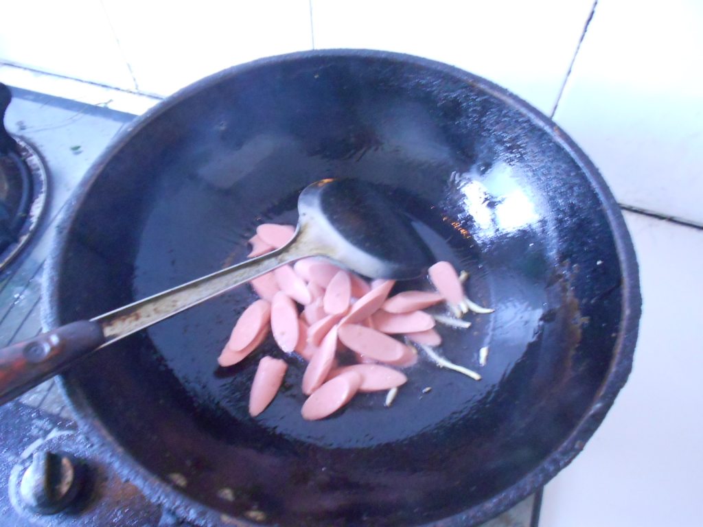 妈妈做的豆角炒香肠，真是人间美味！