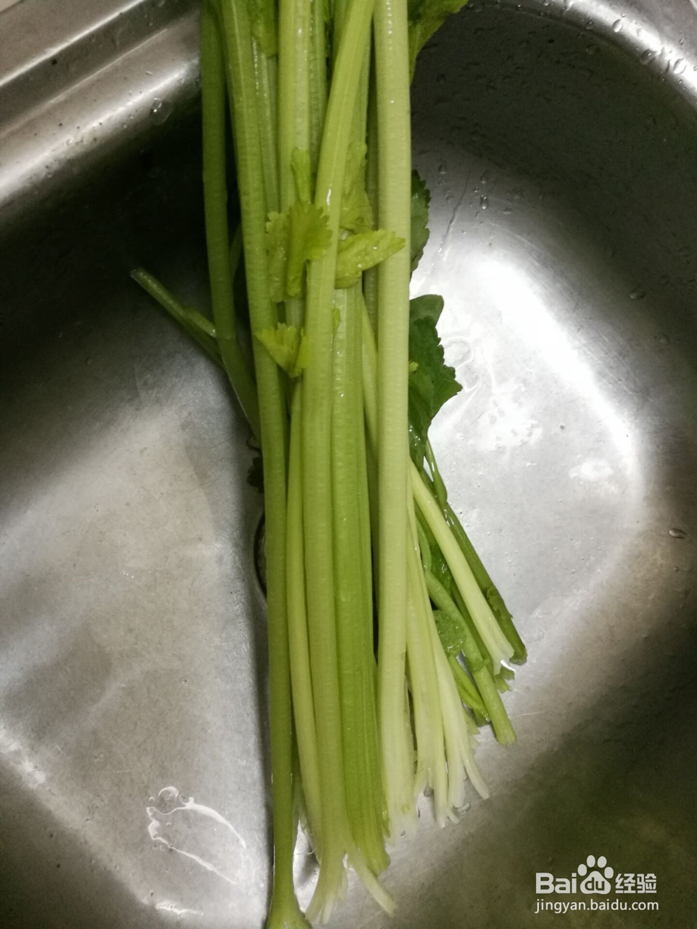 芹菜怎么做好吃--芹菜炒肉片