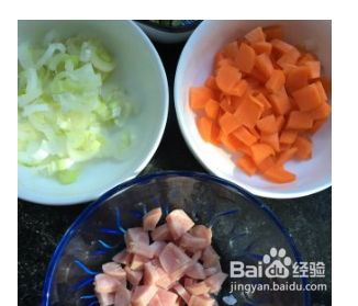 酸豇豆香肠炒饭的家常做法