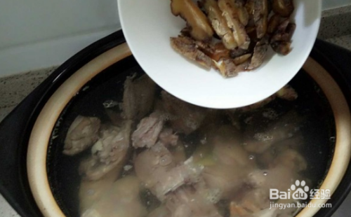 鸽子炖天麻的做法