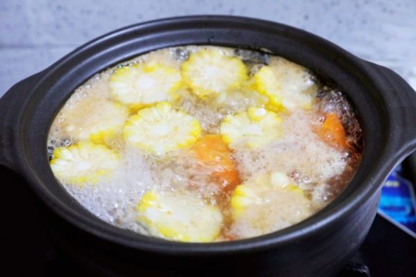 玉米胡萝卜山药排骨汤