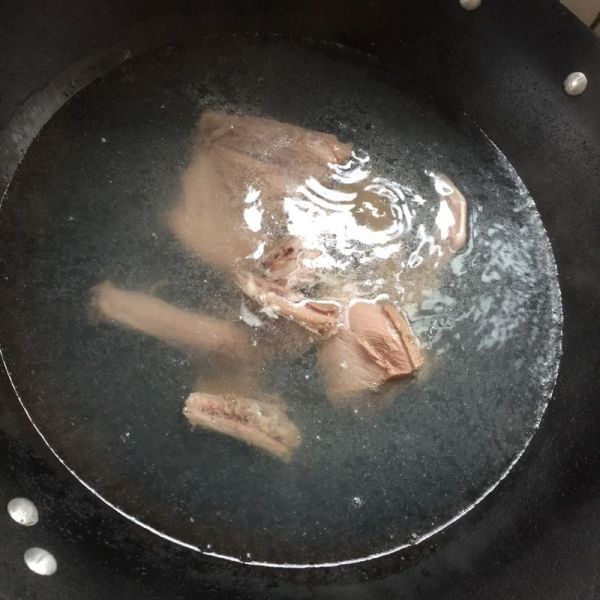 黑蒜松茸炖水鸭