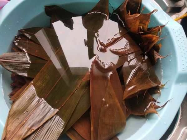 咸蛋黄板栗鲜肉粽