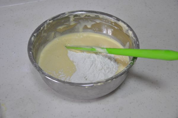 草莓奶油华夫饼