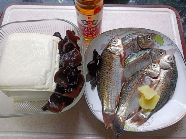 奶白鲫鱼豆腐汤