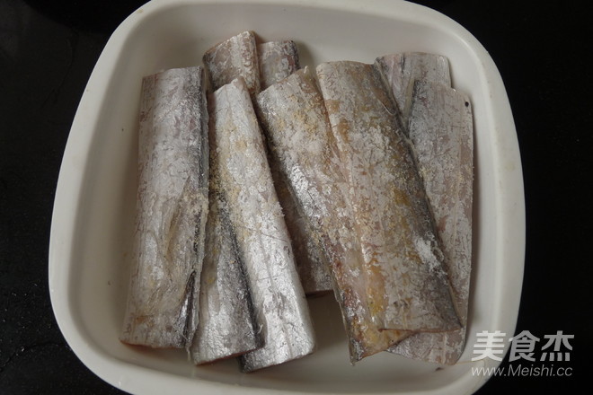 鲜菇浇带鱼的做法