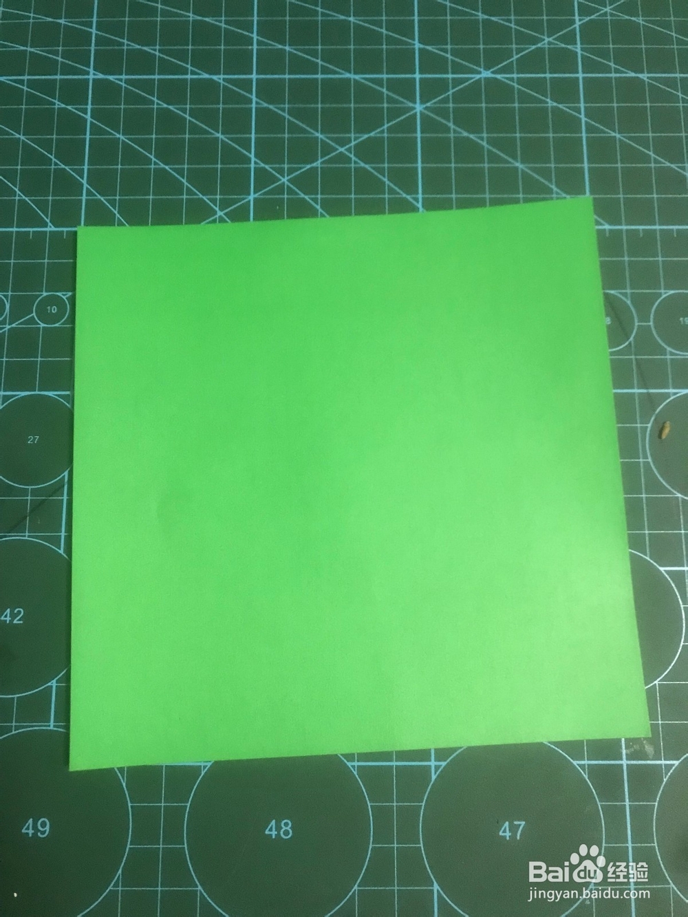 一个桃心上面带着叶子如何折?