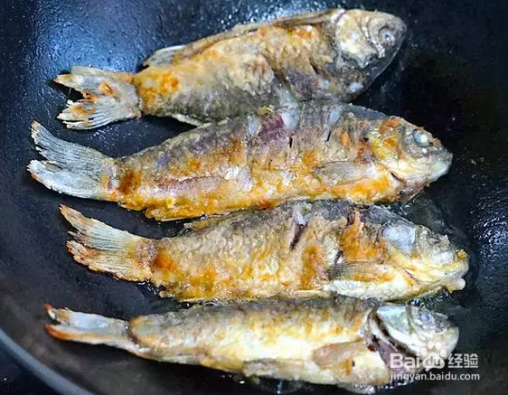 鲫鱼炖粉条的手把手做法