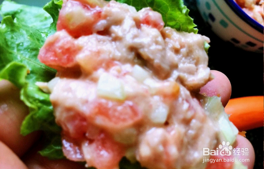 如何做出金枪鱼可颂三明治?