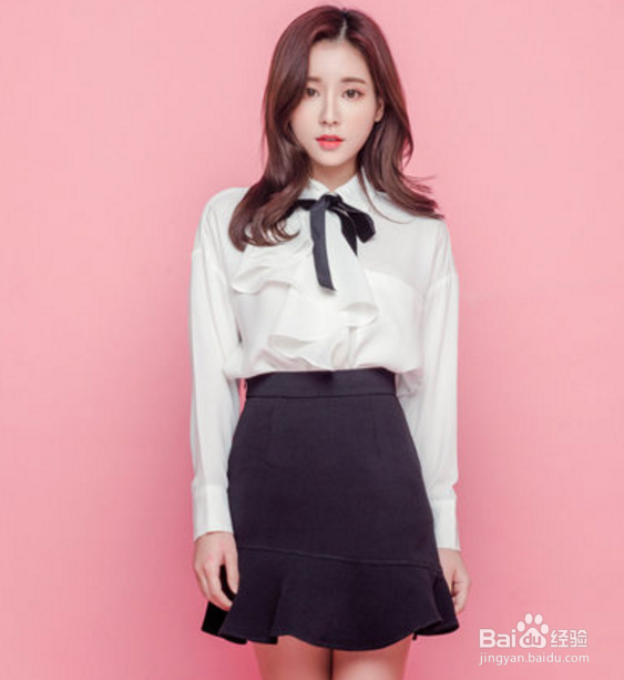 小黑裙应该怎么搭配？