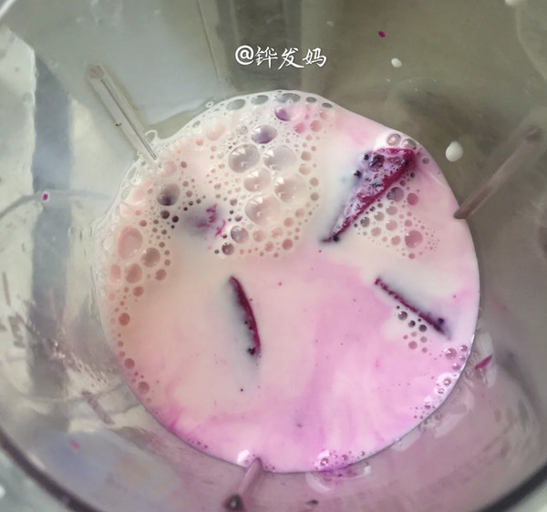 红心火龙果奶昔