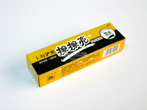 怎样防止和除去皮鞋上的“白霜”