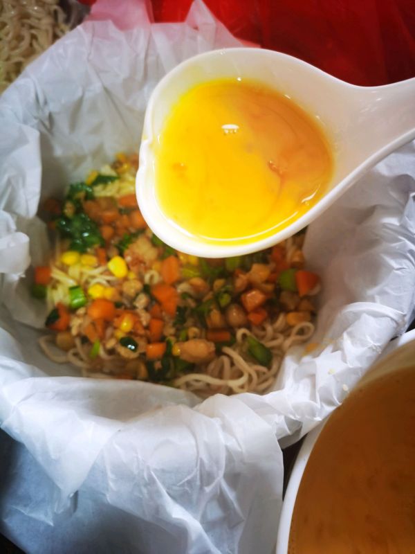 五彩鲜蔬肉粒烤面